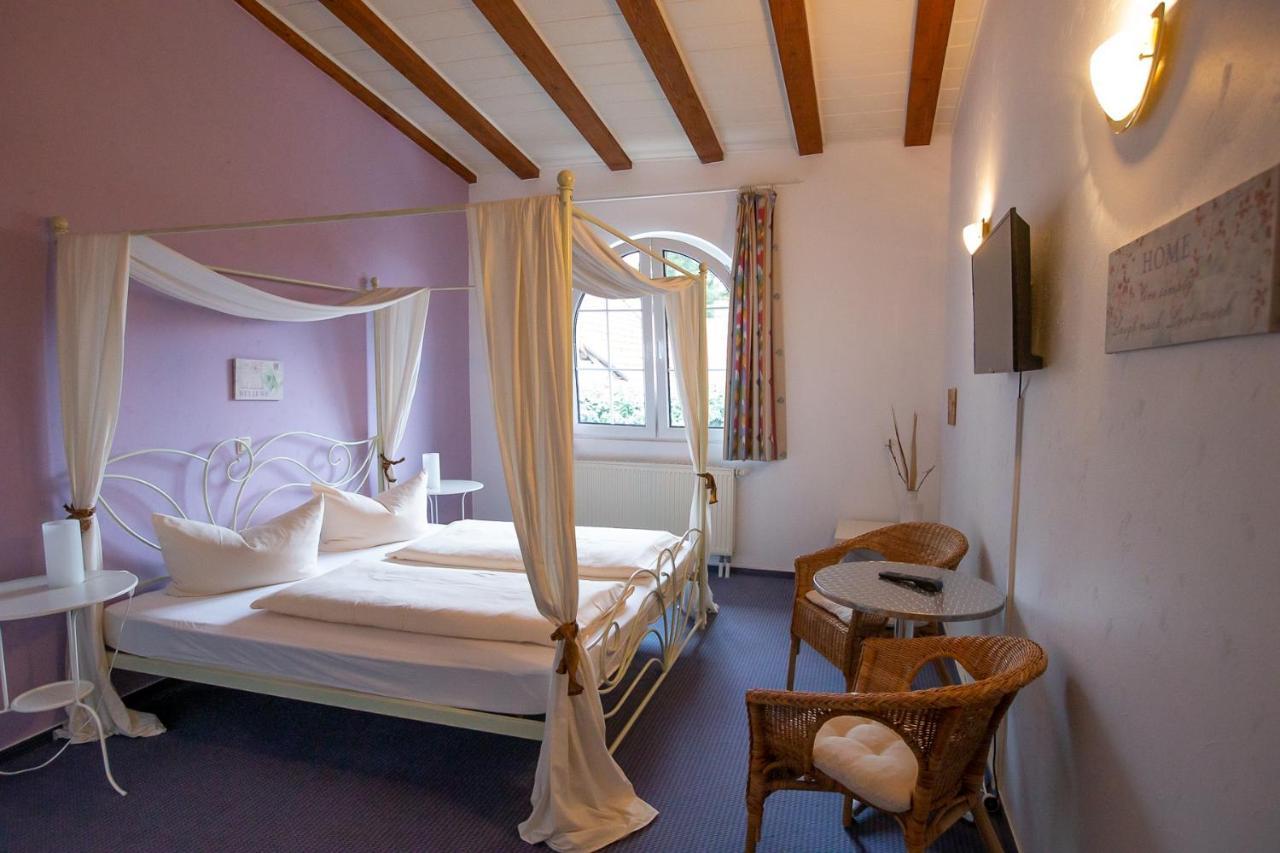 Hotel Schlosshof Dolgesheim Exterior photo